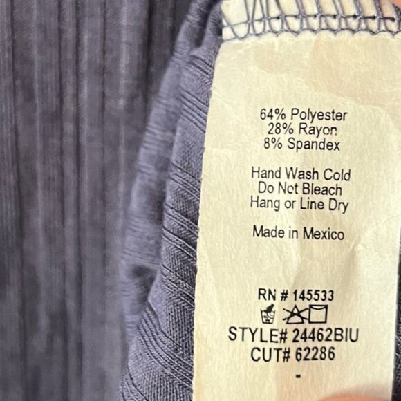 W5 Blue Ribbed Collar Top Size Medium‎ - Picture 8 of 8